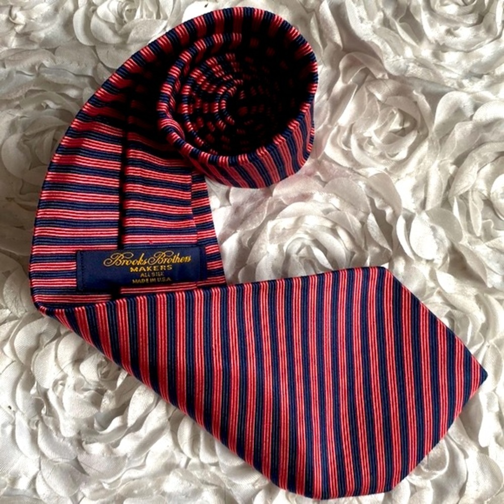 New Brooks Brothers navy blue and pink silk tie